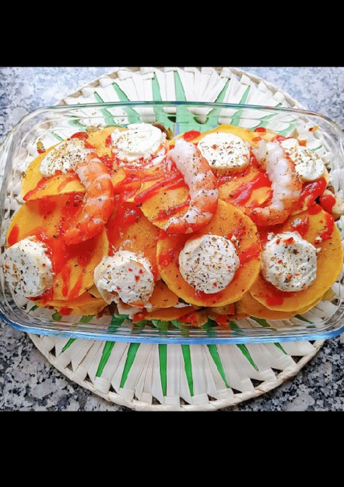 Una foto de Lasaña de calabaza 🎃 con langostinos 🦐 y queso de cabra 🧀🐐