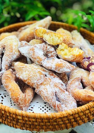 Hình của món Bugnes Moelleuses (Bánh donut kiểu Pháp).