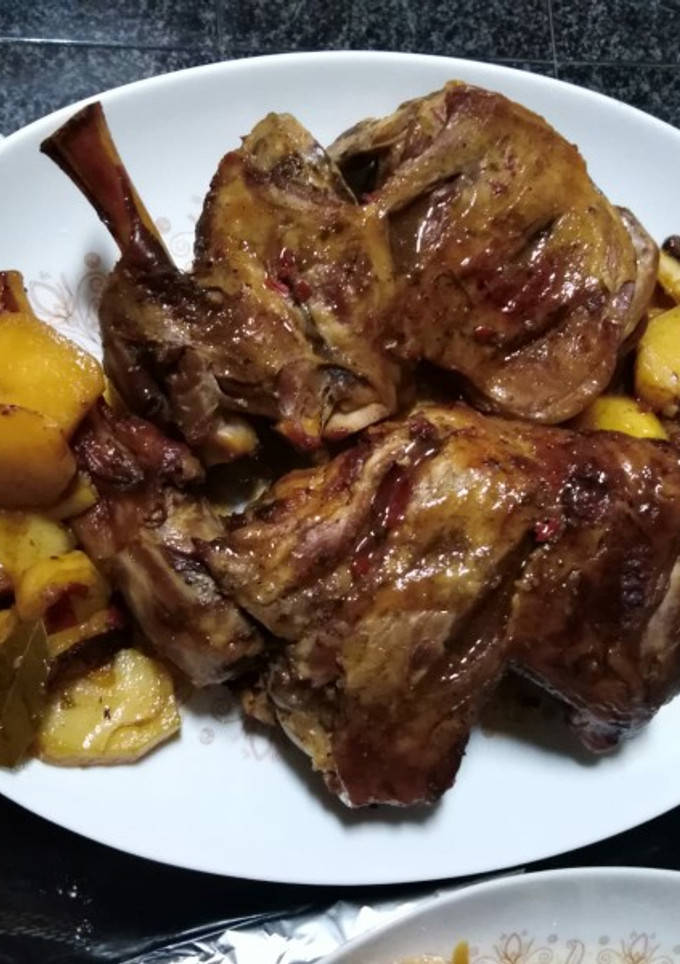 Una foto de Cordero al horno con patatas