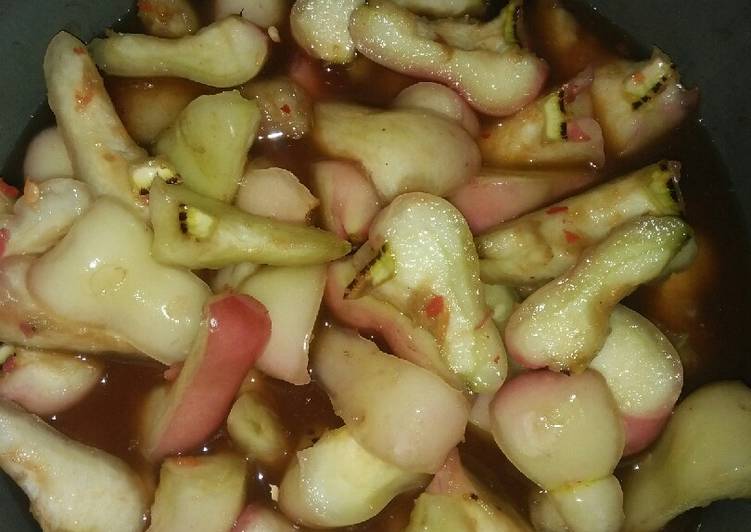Bagaimana Membuat Asinan Jambu Air yang Lezat