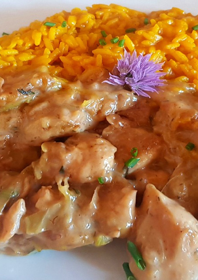 Una foto de Pollo con vino garnacha & puerros... #caminodesabores
