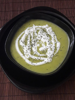 Una foto de Crema fría de calabacín y yogur