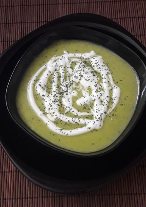 Foto principal de Crema fría de calabacín y yogur