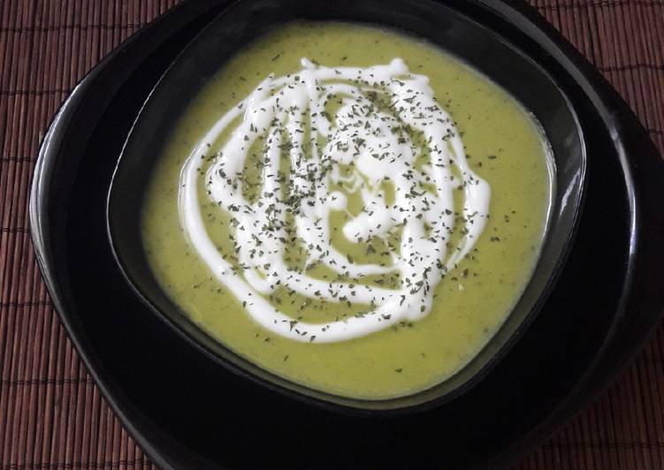 Crema fría de calabacín y yogur