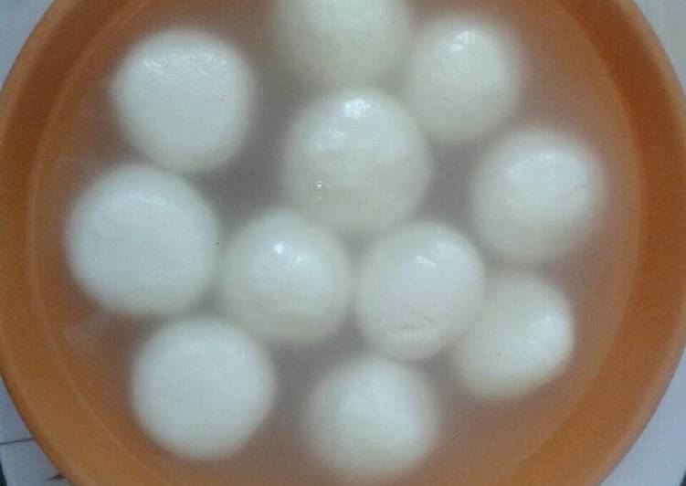 Bengali sponge rasgullas