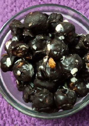 A picture of Makhana two ways chocolate and peri peri.