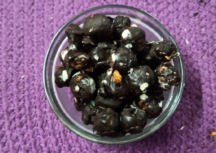 Recipe of Speedy Makhana two ways chocolate and peri peri