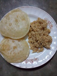 हलवा पूरी (Halwa Puri recipe in Hindi) रेसिपी मुख्य फोटो