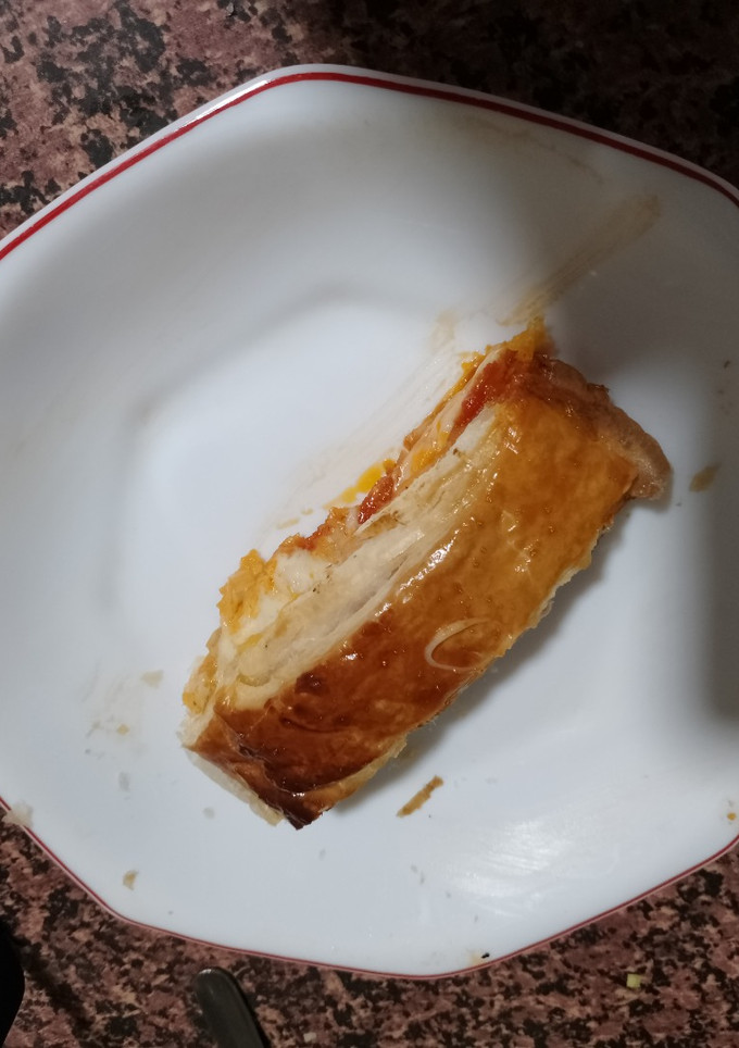 Una foto de Hojaldre de tomate y puerros