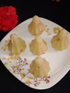 સોજી ના મોદક (Sooji Modak Recipe In Gujarati) રેસીપી મુખ્ય ફોટો