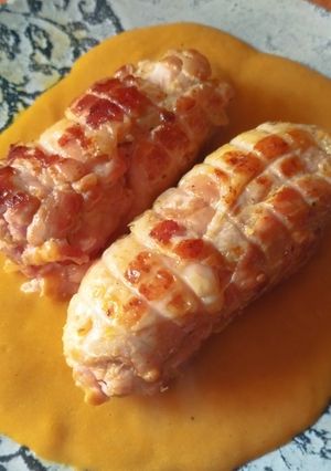 Una foto de Roti de pollo relleno de bacon y queso