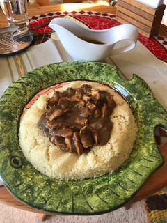Una foto de Cuscús con pollo en salsa de ciruelas 🍗