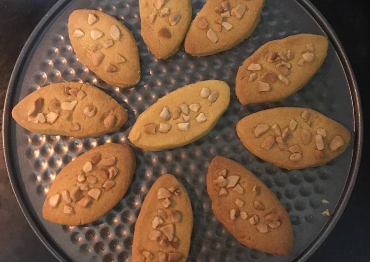 Simple Way to Make Favorite Cashew nuts Atta Biscuits