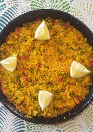 Una foto de Paella de pollo