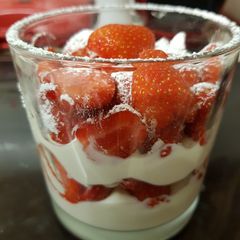 A picture of My Double Strawberry Yogurt Surprise. 😁.