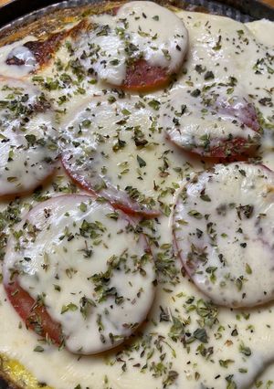 Una foto de Omelepizza napolitana con 3 huevos!