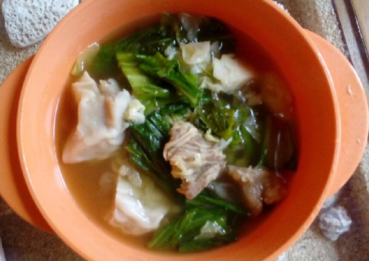 Sup siomay pokcoy