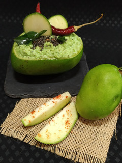 आंबट गोड कैरीची चटणी (ambat god kairichi chutney recipe in marathi) रेसिपी चे मुख्य फोटो
