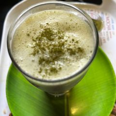 A picture of Matcha banana honey smoothie.