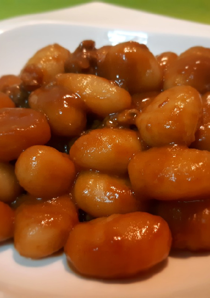 Una foto de Gnocchi con berberechos y salsa americana