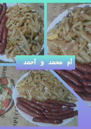 صورة لوصفة نقانق مقلي مع بطاطا مقلية بالبيض