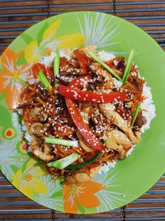 Фото Курица с овощами и рисом.