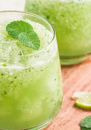 Una foto de Limonada de Menta Y Jengibre - Jugo de Limón. Para restaurantes