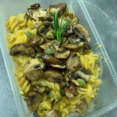 Mushroom pasta with pumpkin sauce (vegan) A picture of Mushroom pasta with pumpkin sauce (vegan).