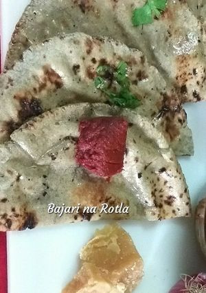 A picture of Pearl Millet Bajari Na Rotla.