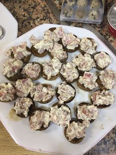 Una foto de Champiñones rellenos de queso crema y bacon