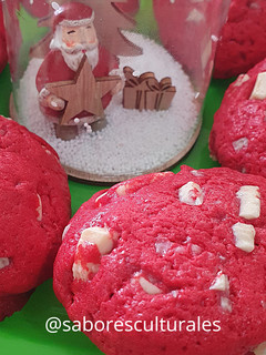 Una foto de 🛑 Cookies Red Velvet 🛑 con chocolate blanco