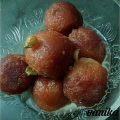 A picture of Bread gulabjamun.