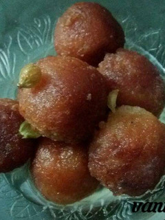 A picture of Bread gulabjamun.