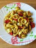 Orecchiette con tomates confitados