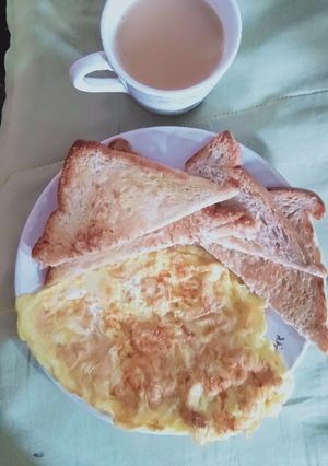 A picture of Eggy omelette with Banana Bread.