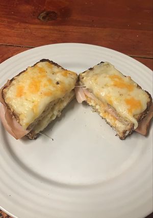Una foto de Sándwich Croque Monsieur