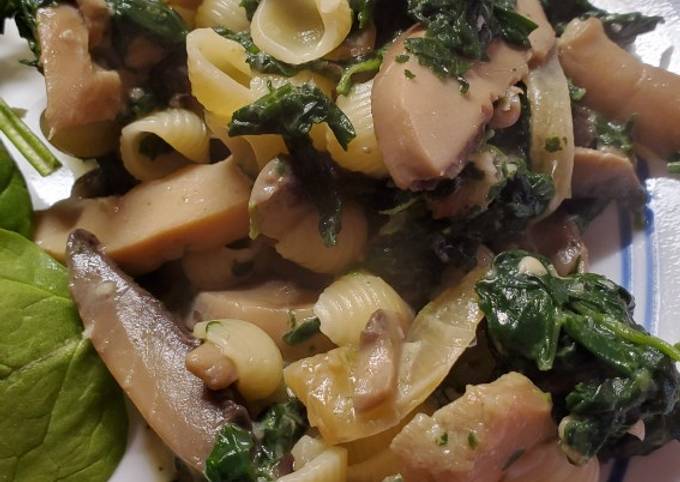 Step-by-Step Guide to Prepare Homemade Shells with Spinach and Mushrooms