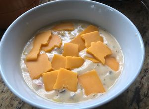 Una foto de Sopa cremosa de elote (corn chowder)