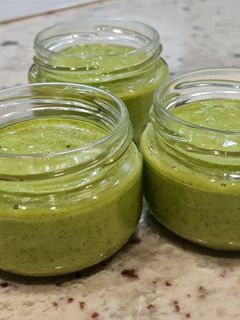Una foto de Pesto de espinacas y nueces