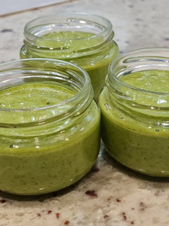 Una foto de Pesto de espinacas y nueces