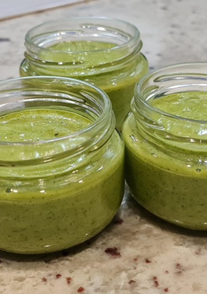 Una foto de Pesto de espinacas y nueces