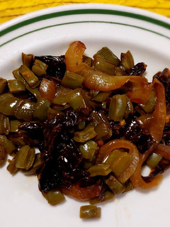 Una foto de Nopales con chile ancho, fáciles y rápidos