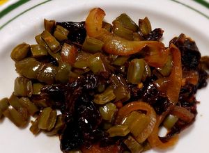 Una foto de Nopales con chile ancho, fáciles y rápidos