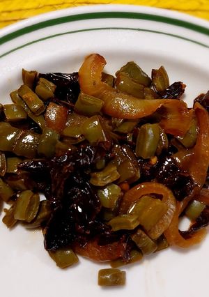Una foto de Nopales con chile ancho, fáciles y rápidos
