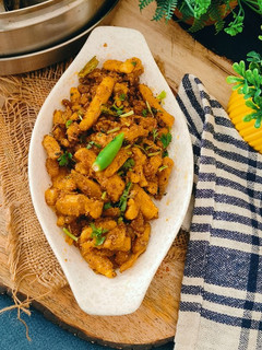 मसालेदार कच्चे केले की सब्जी (raw banana dry sabji recipe in Hindi) रेसिपी मुख्य फोटो