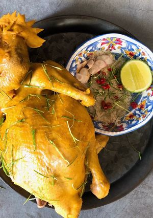 Hình của món Gà Ta Luộc Chấm Muối Tiêu Chanh.
