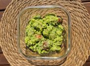 Una foto de salsa cilantro y lima