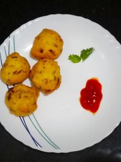 A picture of Urad Dal Pakode (Fritters).