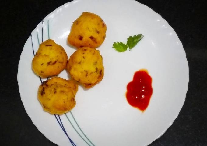How to Make Appetizing Urad Dal Pakode (Fritters)