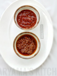 A picture of 2 easy diy pizza sauce.